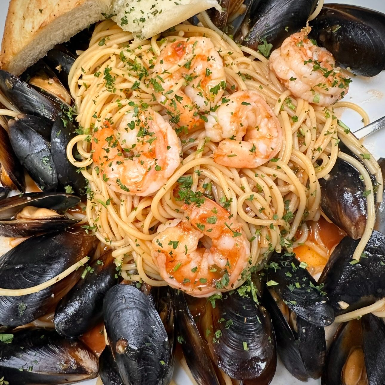 SPAGHETTI CON FRUTTA DI MARE.